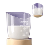 vaso de alimentacion de bebe con leche